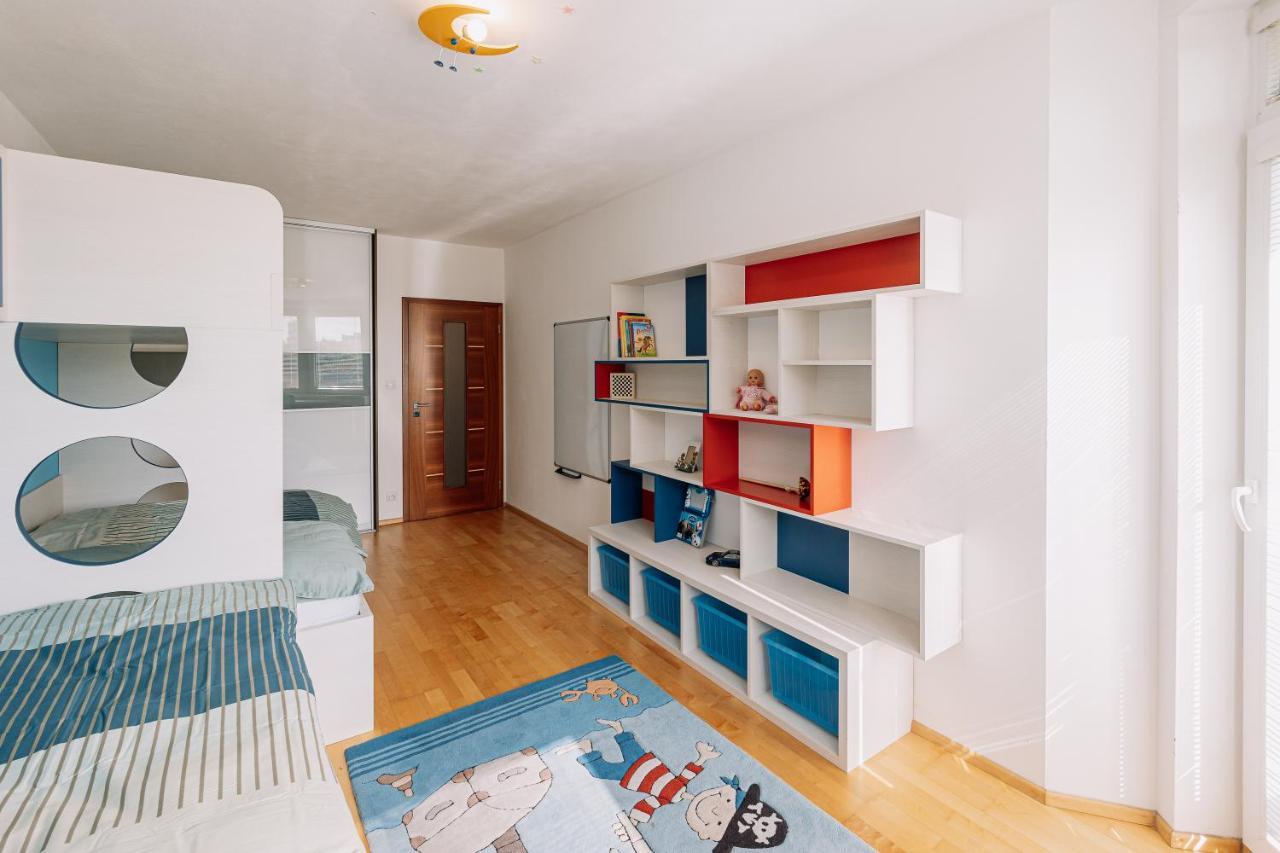 Apartment Family Bratislava Parking Slot Included! 外观 照片