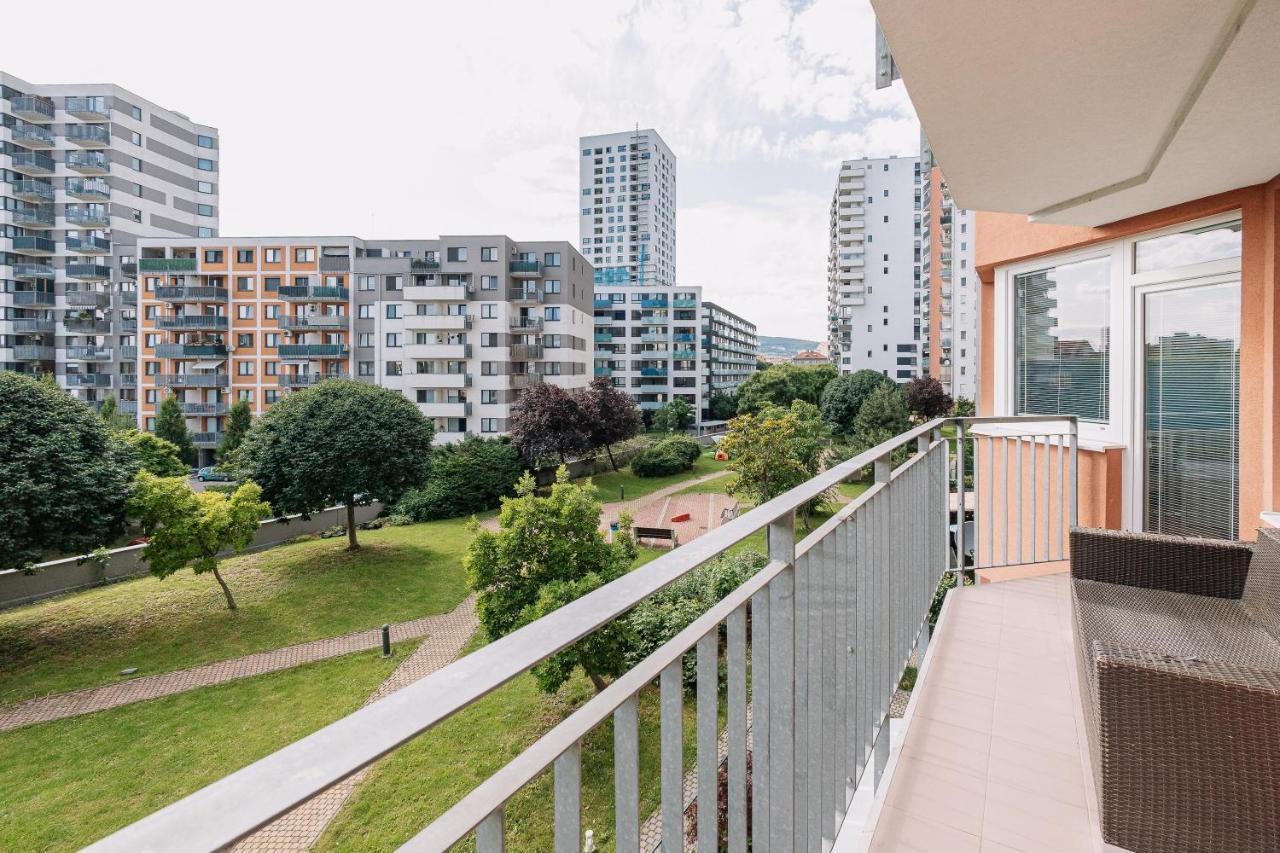 Apartment Family Bratislava Parking Slot Included! 外观 照片