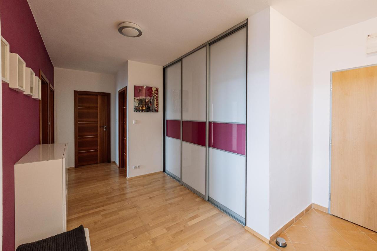 Apartment Family Bratislava Parking Slot Included! 外观 照片