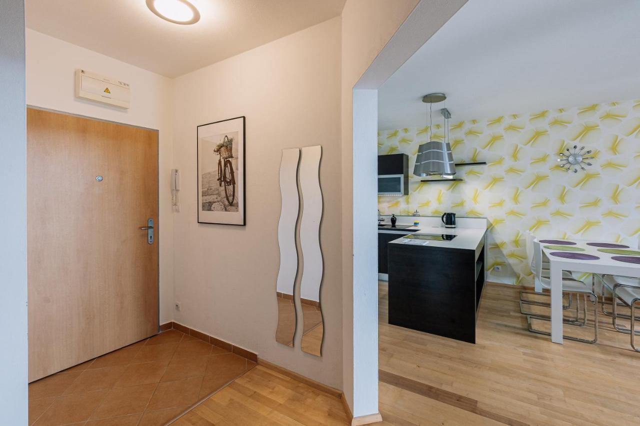 Apartment Family Bratislava Parking Slot Included! 外观 照片